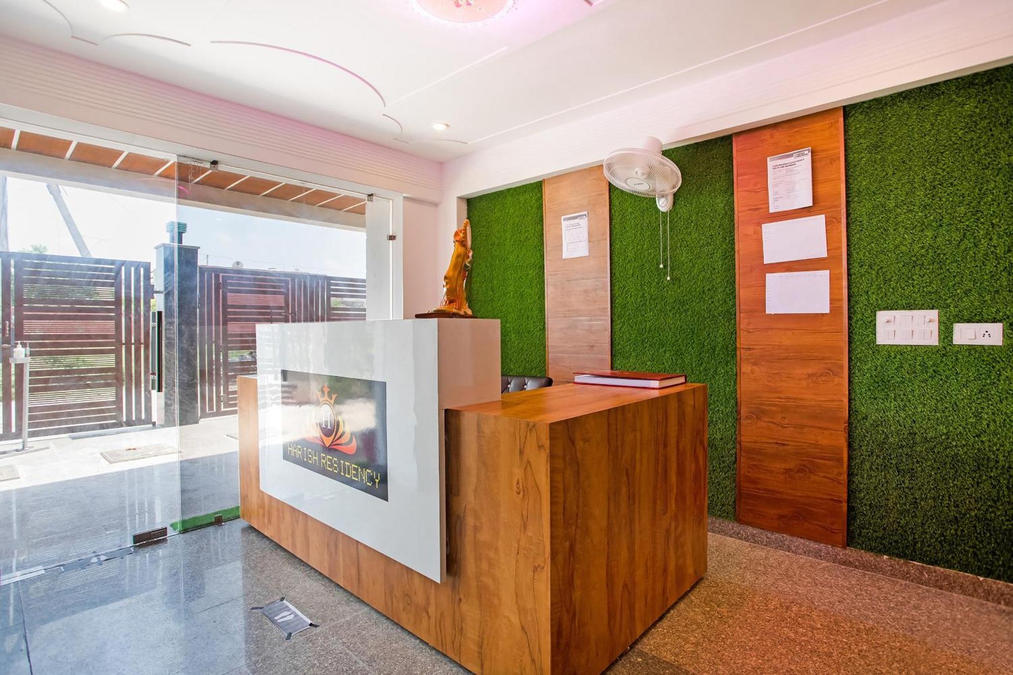 Capital O Harish Residency Hotell Gurgaon Eksteriør bilde